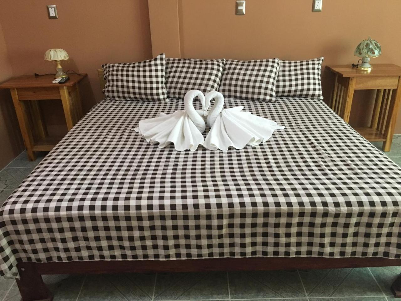 Sarteneja Inn מראה חיצוני תמונה