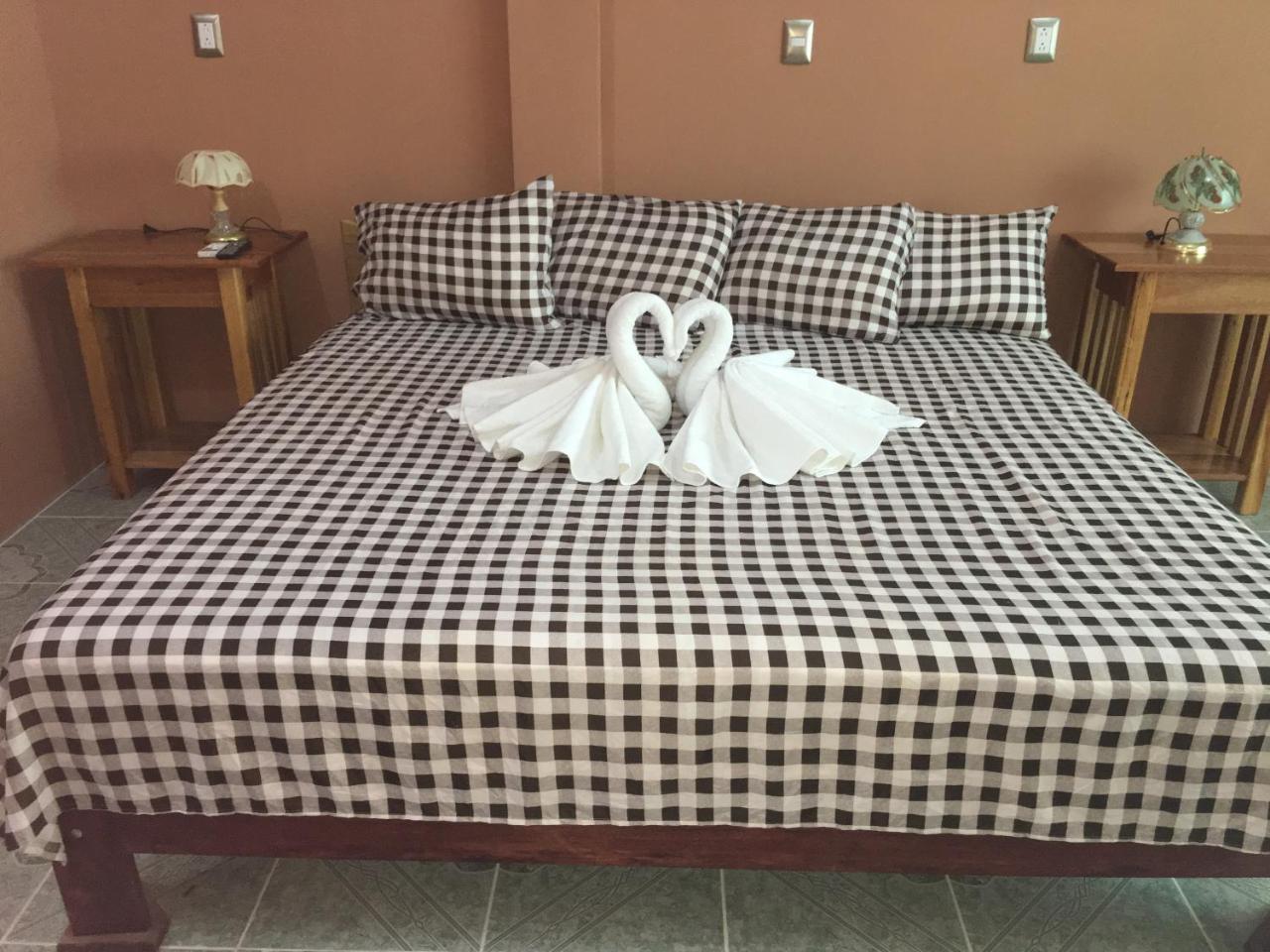 Sarteneja Inn מראה חיצוני תמונה